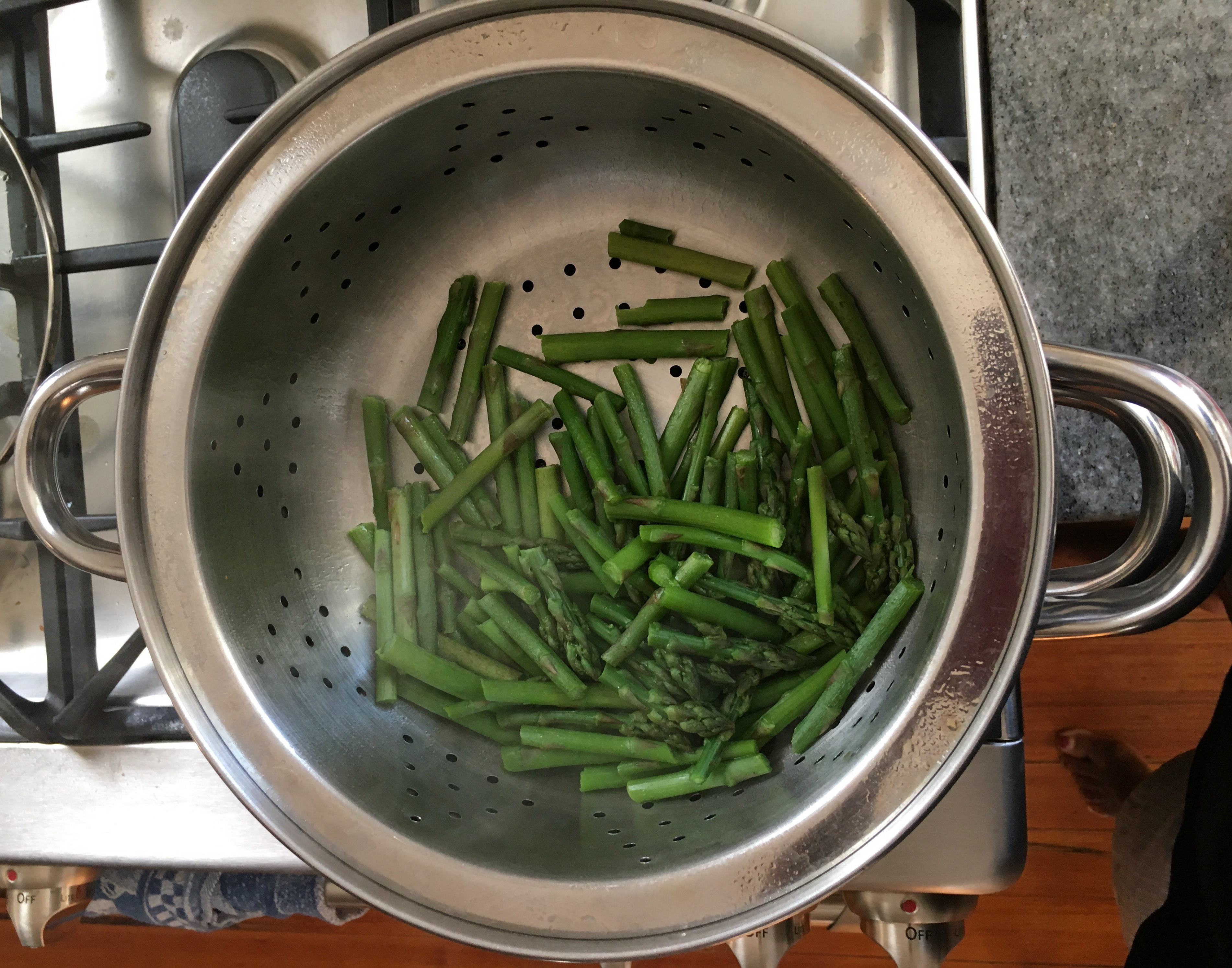steaming asparagus